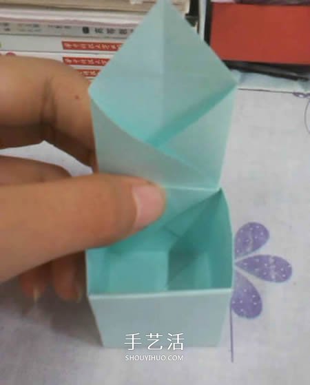 带盖方形包装盒的折法 还包括盒盖上的蝴蝶结 -  www.shouyihuo.com