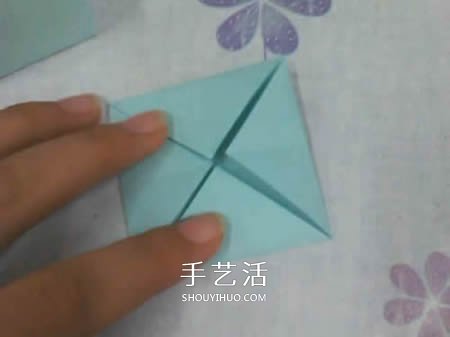 带盖方形包装盒的折法 还包括盒盖上的蝴蝶结 -  www.shouyihuo.com