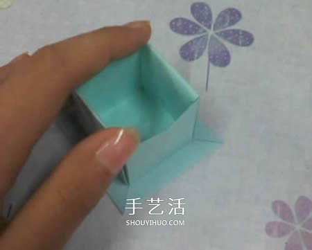 带盖方形包装盒的折法 还包括盒盖上的蝴蝶结 -  www.shouyihuo.com