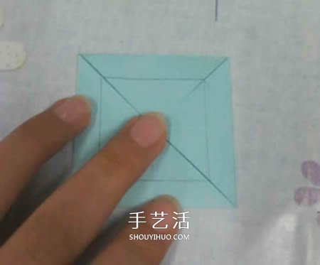 带盖方形包装盒的折法 还包括盒盖上的蝴蝶结 -  www.shouyihuo.com