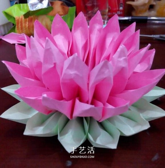 超简单的折纸教程 美丽荷花的折法步骤图解 -  www.shouyihuo.com
