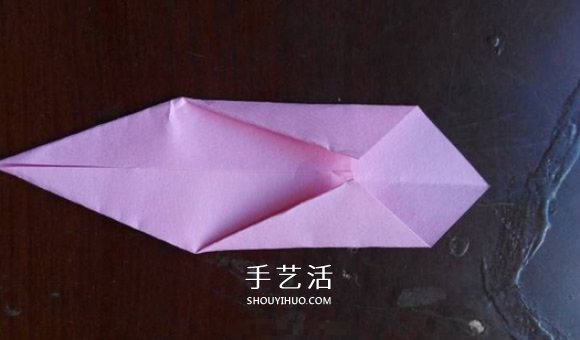 超简单的折纸教程 美丽荷花的折法步骤图解 -  www.shouyihuo.com