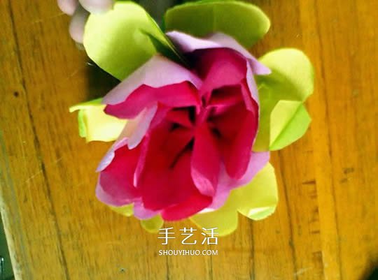 月季花的折法简单易学 情人节月季花手工制作 -  www.shouyihuo.com