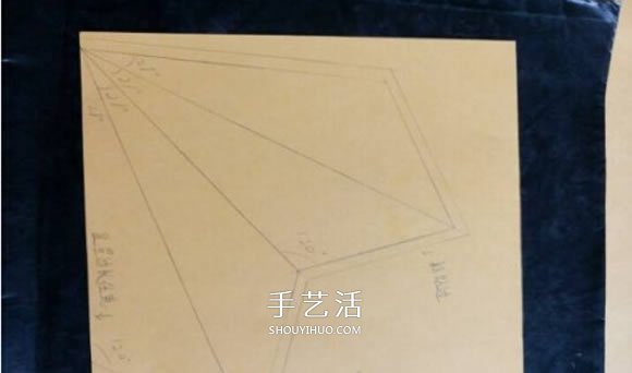 如何用卡纸做五角星 立体五角星的折法图解 -  www.shouyihuo.com