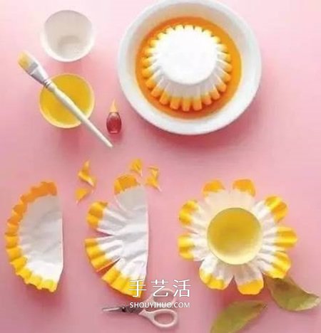 最简单蛋糕纸花的做法 蛋糕纸手工制作可爱小花 -  www.shouyihuo.com