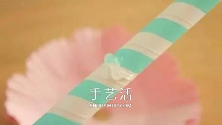 最简单蛋糕纸花的做法 蛋糕纸手工制作可爱小花 -  www.shouyihuo.com