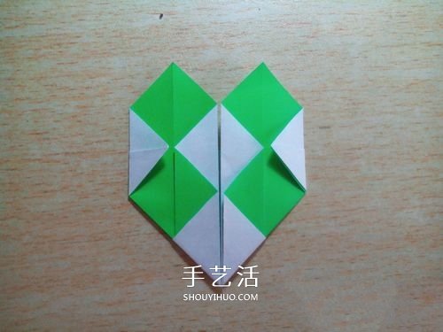 大格纹爱心的折纸方法 简单格纹心叠纸图解 -  www.shouyihuo.com