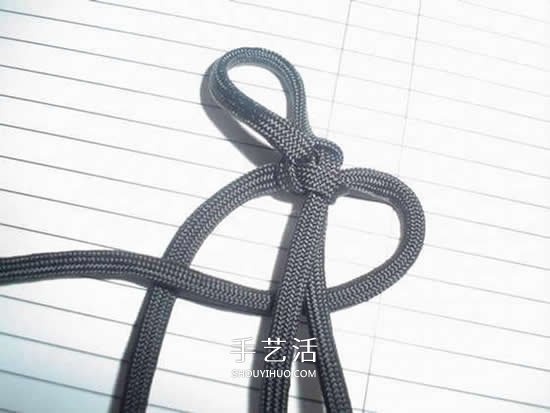男士伞绳手绳的编法 简洁阳刚男手链编织图 -  www.shouyihuo.com