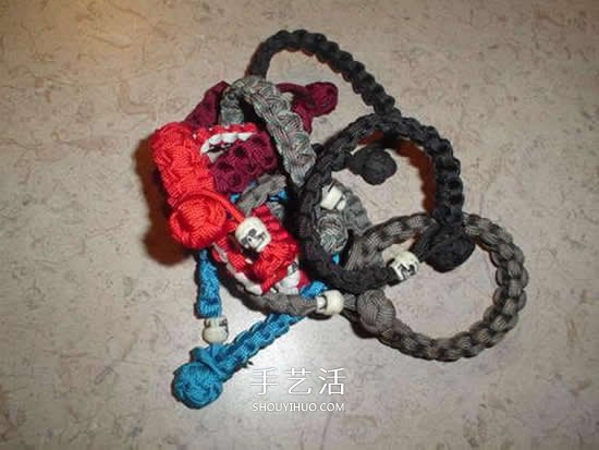 男士伞绳手绳的编法 简洁阳刚男手链编织图 -  www.shouyihuo.com