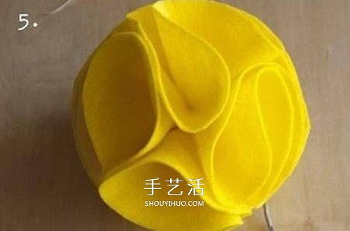 不织布绣球的做法图片 自制新年绣球挂饰图解 -  www.shouyihuo.com