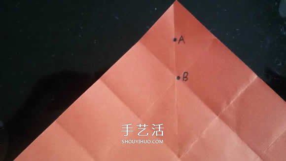 玫瑰纸盒的折法图解 情人节玫瑰礼品盒折纸 -  www.shouyihuo.com