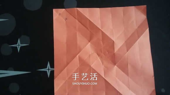 玫瑰纸盒的折法图解 情人节玫瑰礼品盒折纸 -  www.shouyihuo.com