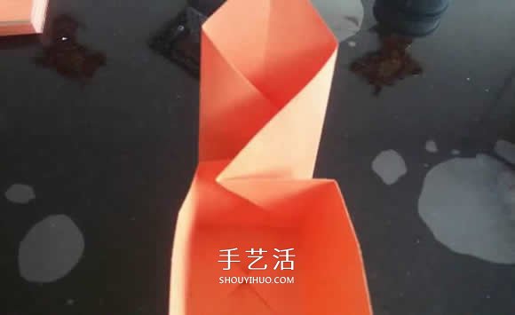 玫瑰纸盒的折法图解 情人节玫瑰礼品盒折纸 -  www.shouyihuo.com