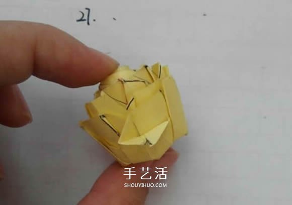 五瓣佐藤玫瑰折法图解 怎么折佐藤玫瑰花步骤 -  www.shouyihuo.com