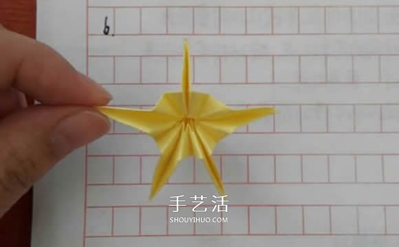 五瓣佐藤玫瑰折法图解 怎么折佐藤玫瑰花步骤 -  www.shouyihuo.com