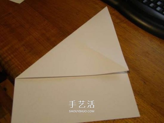 飞得更快更远！ 简单纸飞机的折纸方法图解 -  www.shouyihuo.com