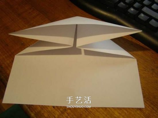 飞得更快更远！ 简单纸飞机的折纸方法图解 -  www.shouyihuo.com