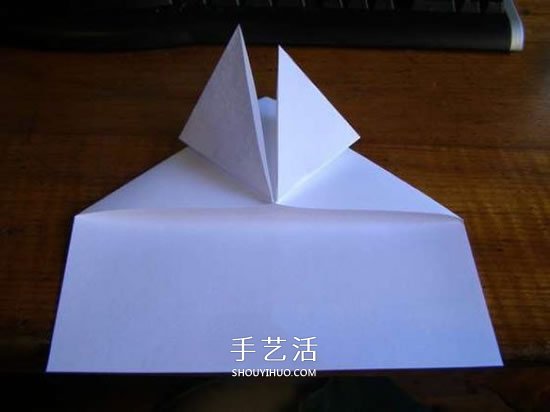 飞得更快更远！ 简单纸飞机的折纸方法图解 -  www.shouyihuo.com
