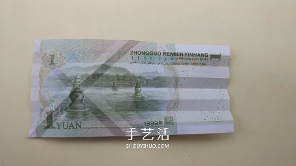 纸币折心花怒放的方法 情人节爱心玫瑰花折法 -  www.shouyihuo.com