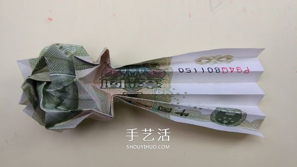 纸币折心花怒放的方法 情人节爱心玫瑰花折法 -  www.shouyihuo.com