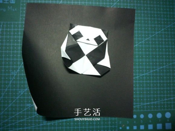 折一只国宝出来！可爱大熊猫的折纸方法图解 -  www.shouyihuo.com