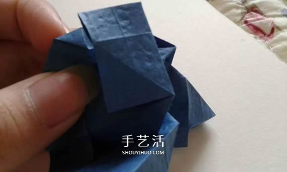 折纸玫瑰花教程 漂亮贝利尔玫瑰的折法步骤 -  www.shouyihuo.com
