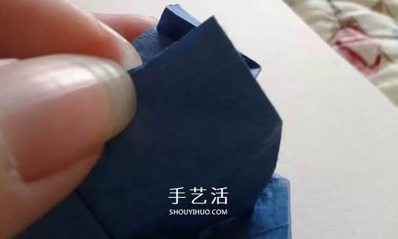 折纸玫瑰花教程 漂亮贝利尔玫瑰的折法步骤 -  www.shouyihuo.com