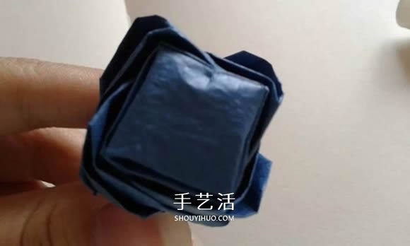 折纸玫瑰花教程 漂亮贝利尔玫瑰的折法步骤 -  www.shouyihuo.com