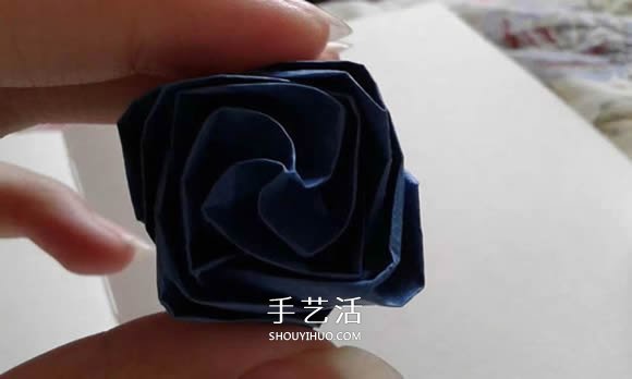 折纸玫瑰花教程 漂亮贝利尔玫瑰的折法步骤 -  www.shouyihuo.com