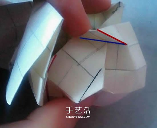 情人节前练练手 美丽纸玫瑰花的折叠步骤图 -  www.shouyihuo.com