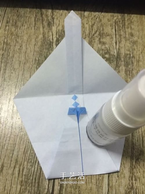 折纸站立大熊猫的图解教程 可爱的卡通形象 -  www.shouyihuo.com