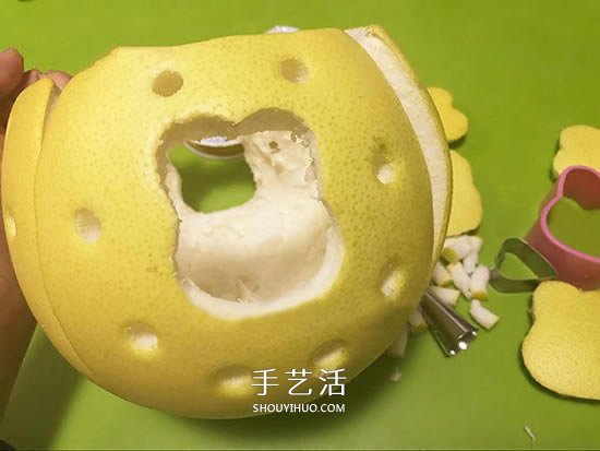 创意柚子皮灯笼的做法 如何用柚子皮做灯笼 -  www.shouyihuo.com