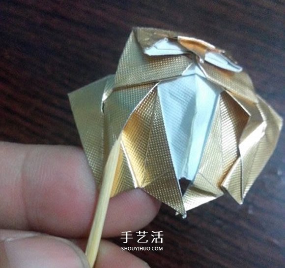 烟盒纸废物利用 手工折纸立体猫头鹰图解步骤 -  www.shouyihuo.com