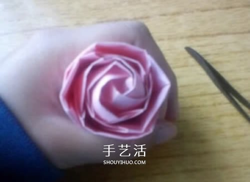 AP玫瑰折纸方法图解 漂亮花型玫瑰怎么折图解 -  www.shouyihuo.com
