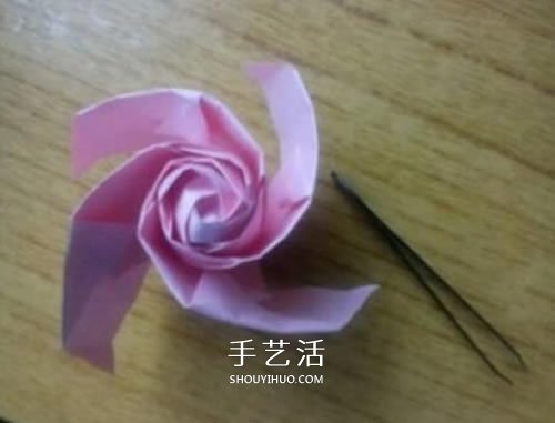 AP玫瑰折纸方法图解 漂亮花型玫瑰怎么折图解 -  www.shouyihuo.com
