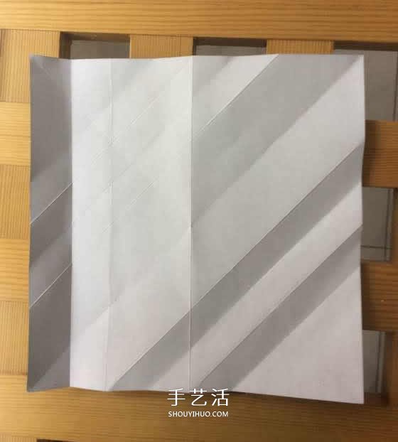 爬行大熊猫的折纸步骤图解 憨态可掬很可爱~ -  www.shouyihuo.com