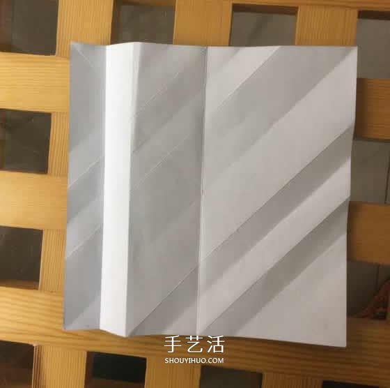 爬行大熊猫的折纸步骤图解 憨态可掬很可爱~ -  www.shouyihuo.com