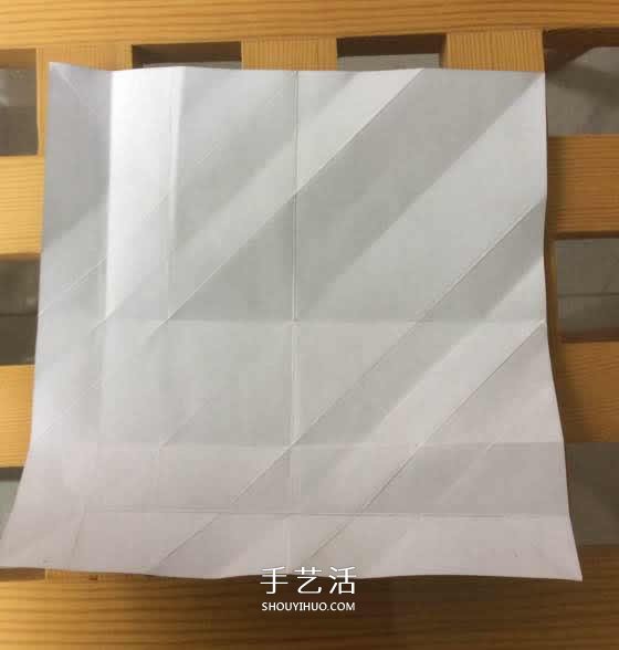 爬行大熊猫的折纸步骤图解 憨态可掬很可爱~ -  www.shouyihuo.com