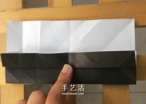 爬行大熊猫的折纸步骤图解 憨态可掬很可爱~ -  www.shouyihuo.com