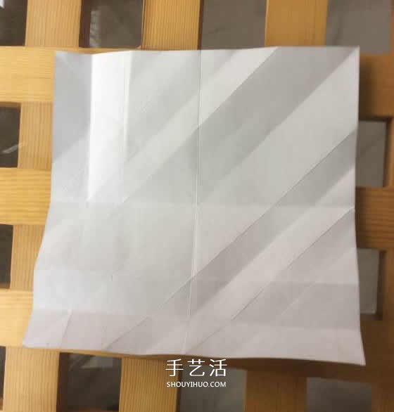 爬行大熊猫的折纸步骤图解 憨态可掬很可爱~ -  www.shouyihuo.com