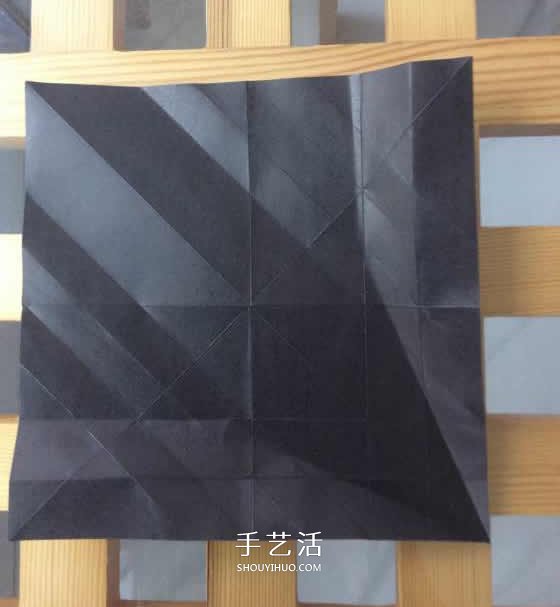 爬行大熊猫的折纸步骤图解 憨态可掬很可爱~ -  www.shouyihuo.com