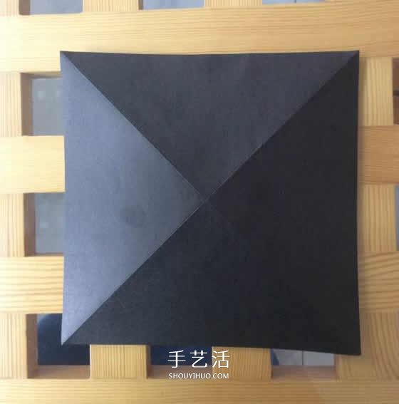 爬行大熊猫的折纸步骤图解 憨态可掬很可爱~ -  www.shouyihuo.com