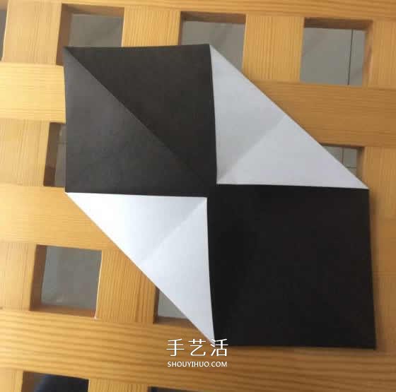 爬行大熊猫的折纸步骤图解 憨态可掬很可爱~ -  www.shouyihuo.com