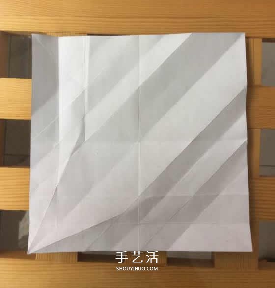 爬行大熊猫的折纸步骤图解 憨态可掬很可爱~ -  www.shouyihuo.com