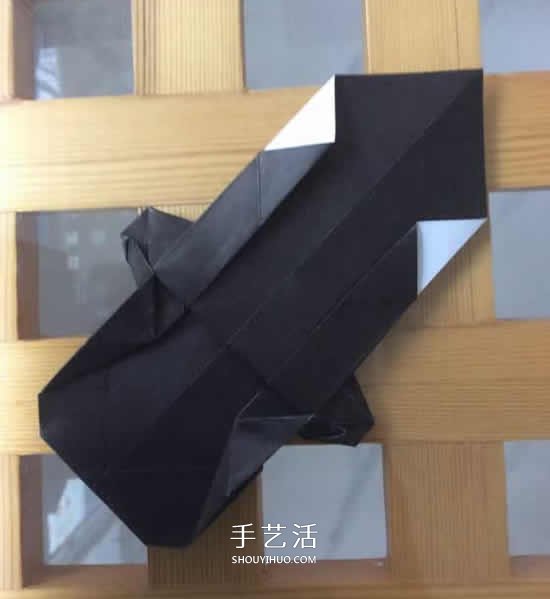 爬行大熊猫的折纸步骤图解 憨态可掬很可爱~ -  www.shouyihuo.com