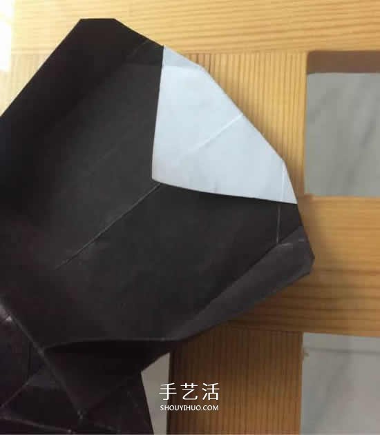 爬行大熊猫的折纸步骤图解 憨态可掬很可爱~ -  www.shouyihuo.com