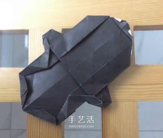 爬行大熊猫的折纸步骤图解 憨态可掬很可爱~ -  www.shouyihuo.com
