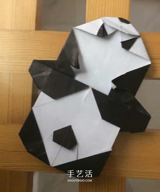 爬行大熊猫的折纸步骤图解 憨态可掬很可爱~ -  www.shouyihuo.com