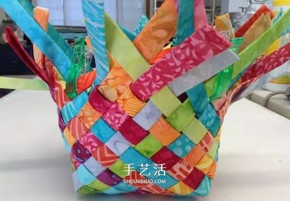 布条编织收纳篮图解 旧衣服编织收纳筐步骤 -  www.shouyihuo.com