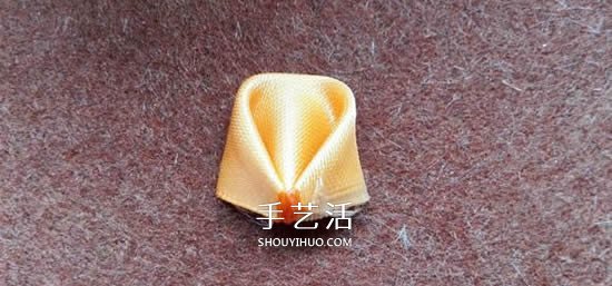 丝带手工制作梅花图解 做成漂亮的胸花或发饰 -  www.shouyihuo.com